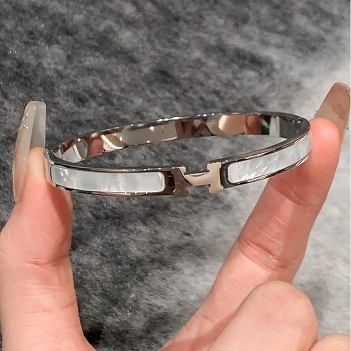 Stainless Steel H logo Bracelet Colorfast Skin does not turn green Classic styling cufflinks