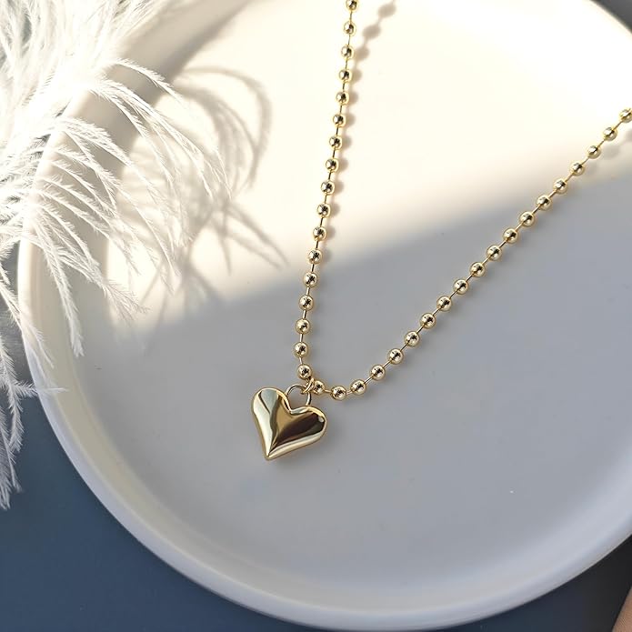 Cute Heart Necklace Dainty 18k Gold Plated Tiny Heart Pendant Choker Necklaces Small Gold Love Open Heart Chain Necklace for Women Simple Gold Necklace for Women Trendy Jewelry