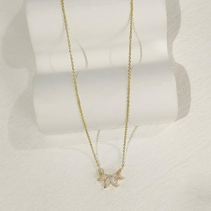 Diamond Pendant Necklace for Women, Dainty Gold Necklace 18k Gold Plated Paperclip Choker Necklaces Cute Open Oval Necklaces Simple Gold Necklace Jewelry Gifts for Women Trendy