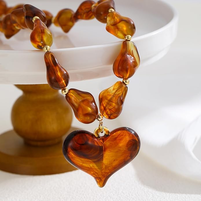 GZQ Chunky Gold Heart Necklace for Women, Acrylic Beaded Chain with Puff Heart Adjustable Clasp, Perfect for Daily Wear Party Date Streetwear Outfits Fashion Jewelry Gift