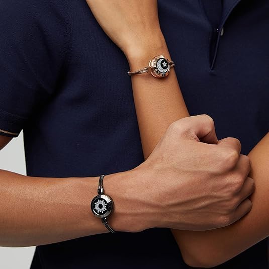 TOTWOO Long Distance Touch Bracelets for Couples, Smart Light & Vibration Love Jewelry, Long Distance Valentines Day Gifts for Him Her Women Men, One-to-One Bluetooth Pairing via App