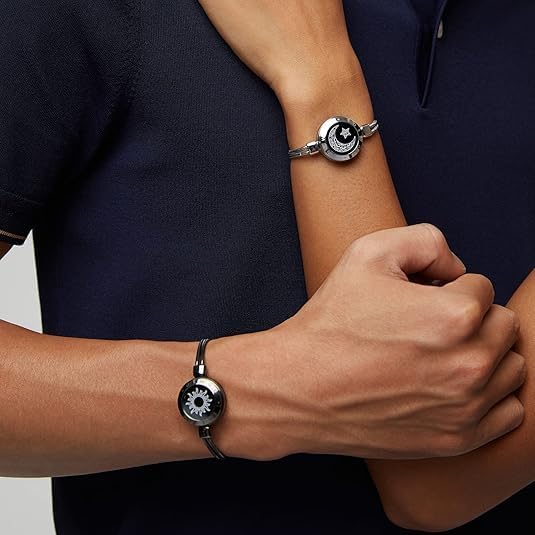 TOTWOO Long Distance Touch Bracelets for Couples, Smart Light & Vibration Love Jewelry, Long Distance Valentines Day Gifts for Him Her Women Men, One-to-One Bluetooth Pairing via App