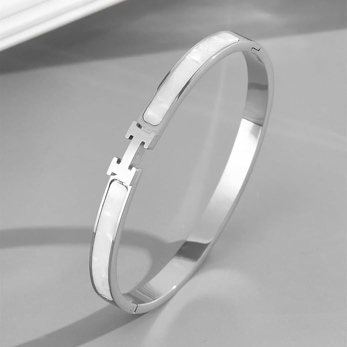 Stainless Steel H logo Bracelet Colorfast Skin does not turn green Classic styling cufflinks