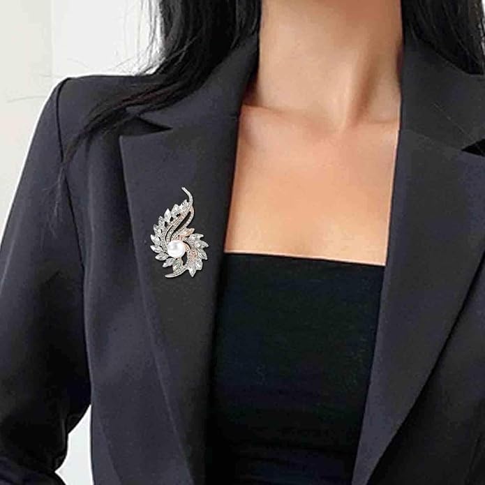 Crystal Pearl Flower Brooches Pins Fashion Beautiful Created Rhinestone Floral Brooch Good Idea for Party Dance Wedding Banquet for Elegant Women Girl