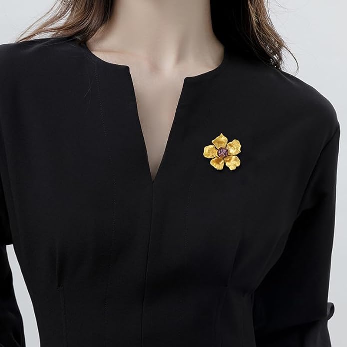 Rhinestone Flower Brooch Austrian Crystal Flower Pin 18k Gold Plated Floral Brooch Lapel Pin Jewelry Mother's Day Birthday Gifts for Mom Wife