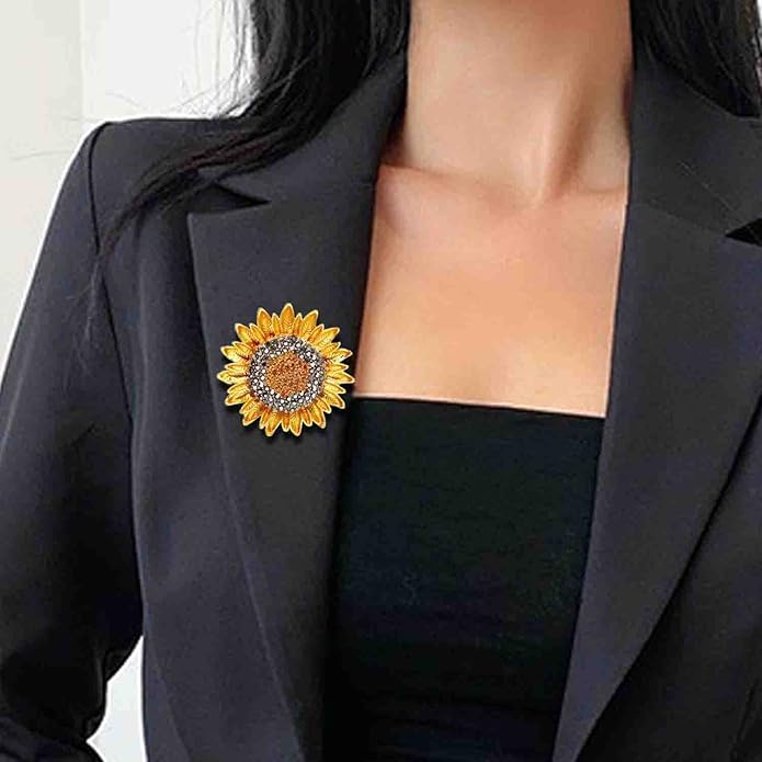 Crystal Pearl Flower Brooches Pins Fashion Beautiful Created Rhinestone Floral Brooch Good Idea for Party Dance Wedding Banquet for Elegant Women Girl