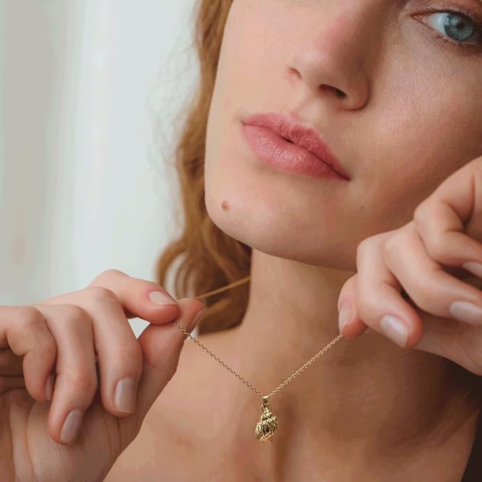 Natural Seashell Shell Scallop Pendant Choker Necklace Adjustable 18K Gold Plated Cable Chain Handmade Jewelry for Women Girls