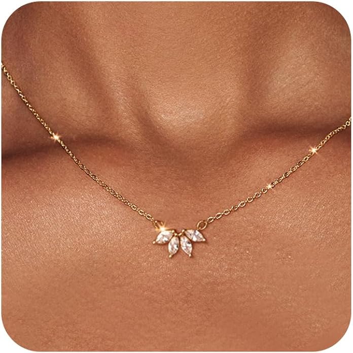 Diamond Pendant Necklace for Women, Dainty Gold Necklace 18k Gold Plated Paperclip Choker Necklaces Cute Open Oval Necklaces Simple Gold Necklace Jewelry Gifts for Women Trendy