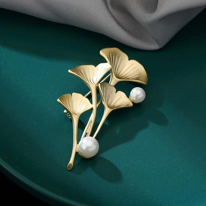 Autumn Leaf Pin - Gold-plated Rhinestone Leaf Brooch for Women - Fall Lapel Pin Jewelry Gift for Wife Mom