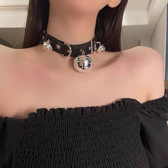 Gothic Heart Pendant Choker Necklace with Chain, Black Leather Collar, Silver Metal Hardware