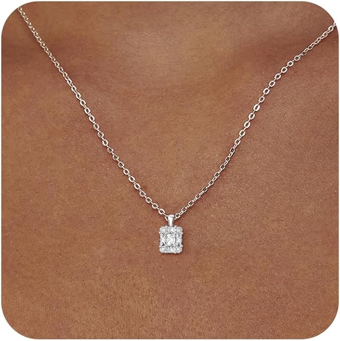 Diamond Pendant Necklace for Women, Dainty Gold Necklace 18k Gold Plated Paperclip Choker Necklaces Cute Open Oval Necklaces Simple Gold Necklace Jewelry Gifts for Women Trendy