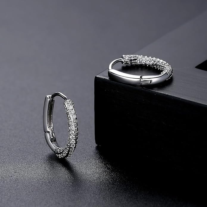 14K Gold O-Shaped Moissanite Ear Cuff, Fashionable Hollow Design, Golden Round Earrings
