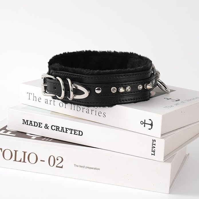 Choker Collar for Women, Gothic Punk Neckace Fashion Jewerly Adjustable Leather Collar with Alloy Buckle