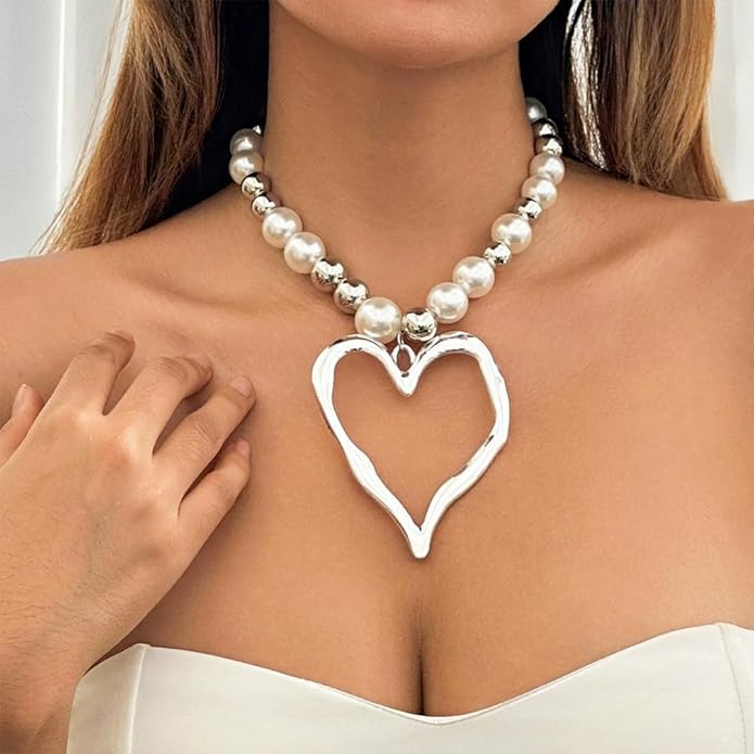 Unique Big Chunky Gold Heart Beads Necklace for Women, Charm Large Thick Hollow Love Heart Pendant Beaded Chain Choker Necklaces Party Y2K Jewelry Gift