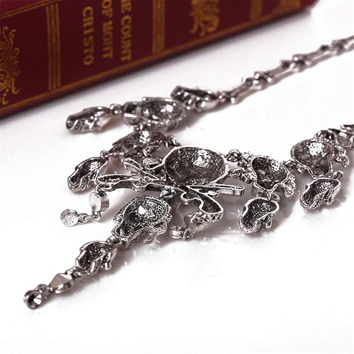 Jewelry Fashion Multi-Level Pirate Skull Tassel Charm Necklace Collar Bib for Women Horror Necklace Punk