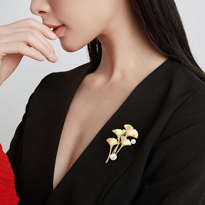 Autumn Leaf Pin - Gold-plated Rhinestone Leaf Brooch for Women - Fall Lapel Pin Jewelry Gift for Wife Mom