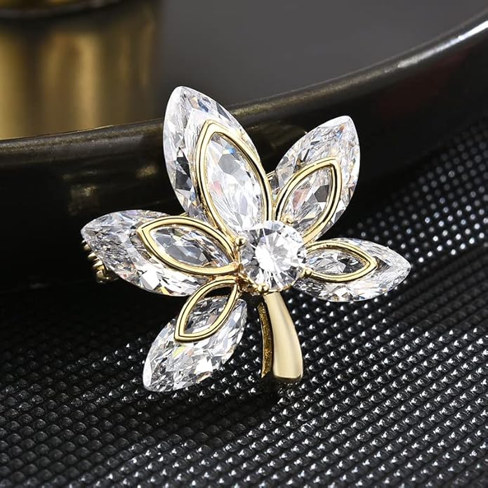 Autumn Leaf Pin - Gold-plated Rhinestone Leaf Brooch for Women - Fall Lapel Pin Jewelry Gift for Wife Mom