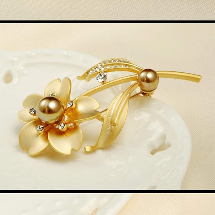 Crystal Pearl Flower Brooches Pins Fashion Beautiful Created Rhinestone Floral Brooch Good Idea for Party Dance Wedding Banquet for Elegant Women Girl