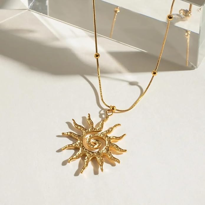 PINK TOWN Sun Necklace for Women Vintage Bohemian Spiral Sun Pendant Necklace Unique Gold Statement Sun Necklace Boho Style Jewelry