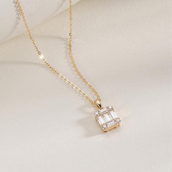 Diamond Pendant Necklace for Women, Dainty Gold Necklace 18k Gold Plated Paperclip Choker Necklaces Cute Open Oval Necklaces Simple Gold Necklace Jewelry Gifts for Women Trendy