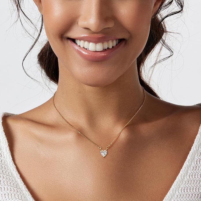 Diamond Pendant Necklace for Women, Dainty Gold Necklace 18k Gold Plated Paperclip Choker Necklaces Cute Open Oval Necklaces Simple Gold Necklace Jewelry Gifts for Women Trendy