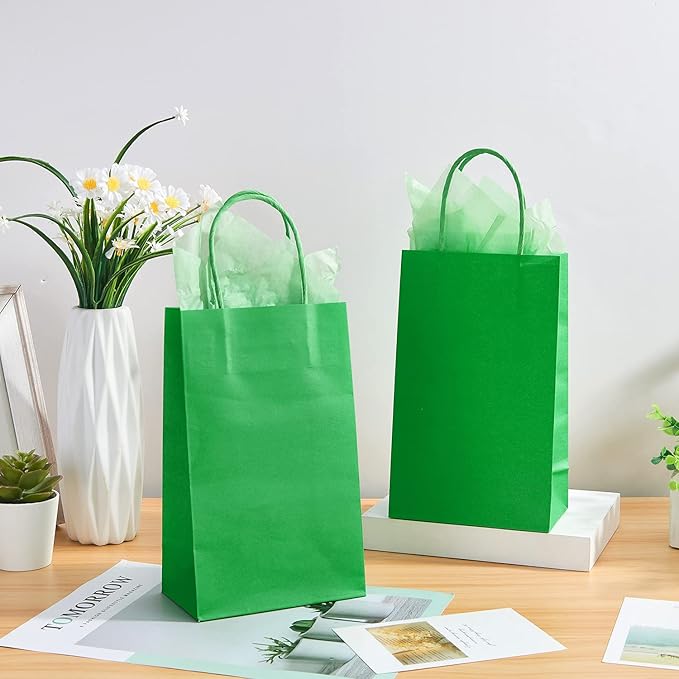 DjinnGlory 100 Pack Small-Sized 9''x5.5''x3.15'' Green Paper Gift Bags with Handles Bulk for Boutiques, Party Favors Goodies, Christmas, St. Patrick's Holiday (Solid Green)