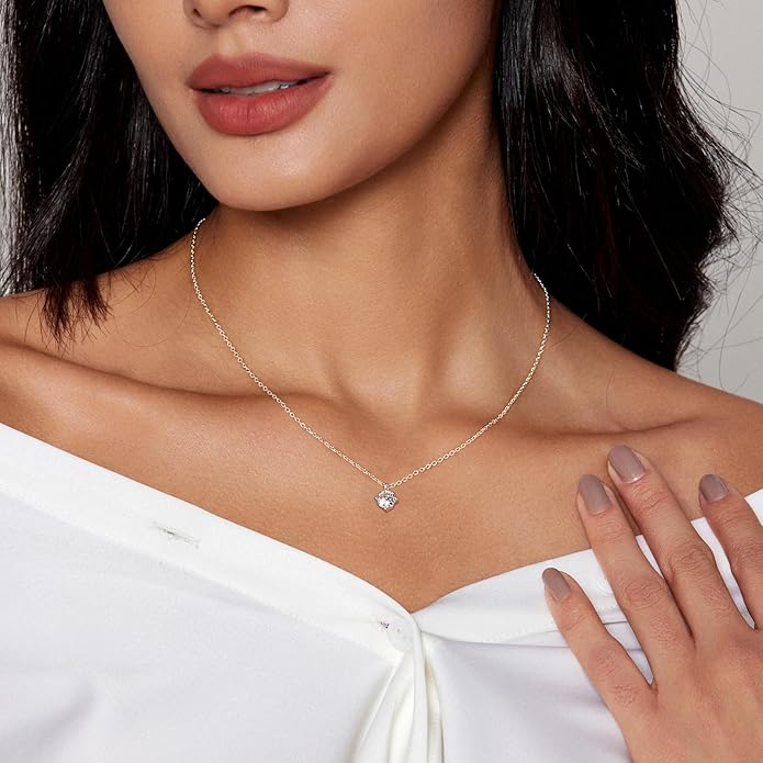 Diamond Pendant Necklace for Women, Dainty Gold Necklace 18k Gold Plated Paperclip Choker Necklaces Cute Open Oval Necklaces Simple Gold Necklace Jewelry Gifts for Women Trendy