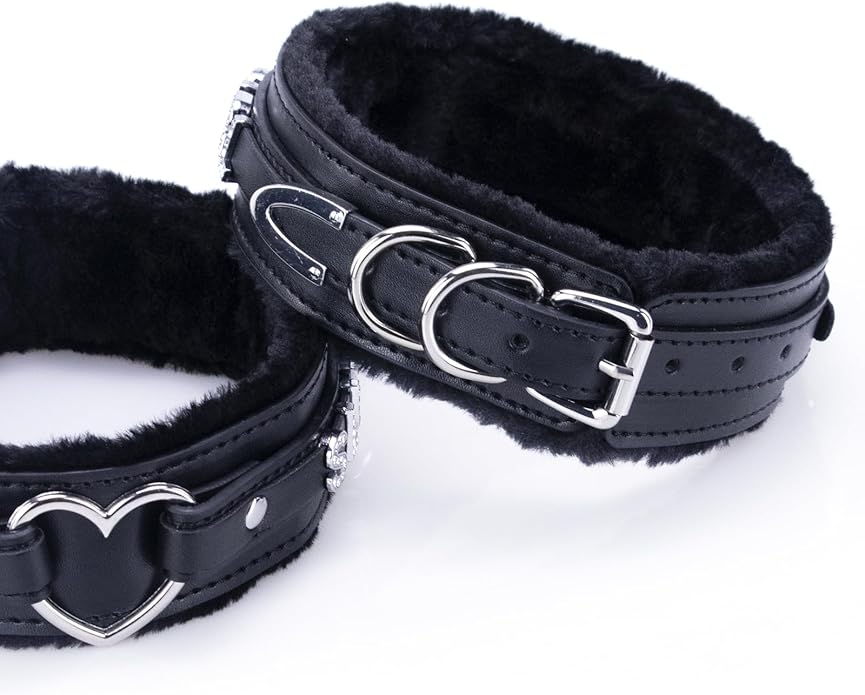 Leather Heart O-ring Collar Necklace for Women, Adjustable Gothic Punk Collar with Letters Soft Furry Choker Jewelry