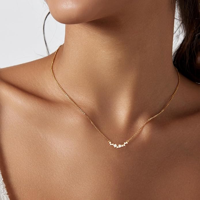 Diamond Pendant Necklace for Women, Dainty Gold Necklace 18k Gold Plated Paperclip Choker Necklaces Cute Open Oval Necklaces Simple Gold Necklace Jewelry Gifts for Women Trendy