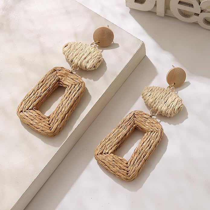 Handmade Raffia Hoop Earrings Statement Tropical Bohemian Straw Dangle Earrings Natural Rattan Vacation Style Round Earrings for Women Summer Beach Party Essential Jewelry