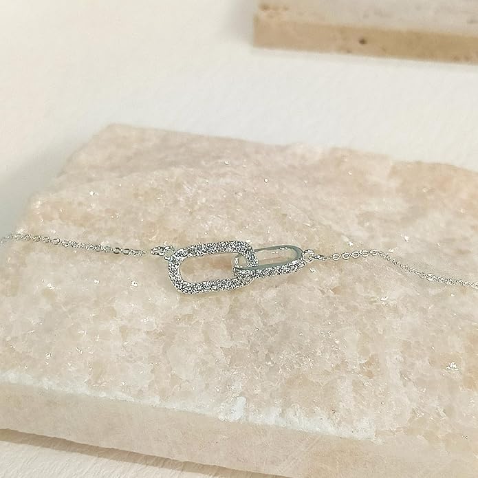 Diamond Pendant Necklace for Women, Dainty Gold Necklace 18k Gold Plated Paperclip Choker Necklaces Cute Open Oval Necklaces Simple Gold Necklace Jewelry Gifts for Women Trendy