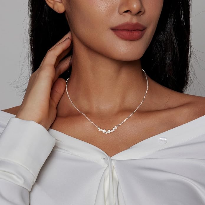 Diamond Pendant Necklace for Women, Dainty Gold Necklace 18k Gold Plated Paperclip Choker Necklaces Cute Open Oval Necklaces Simple Gold Necklace Jewelry Gifts for Women Trendy