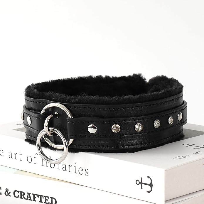 Choker Collar for Women, Gothic Punk Neckace Fashion Jewerly Adjustable Leather Collar with Alloy Buckle