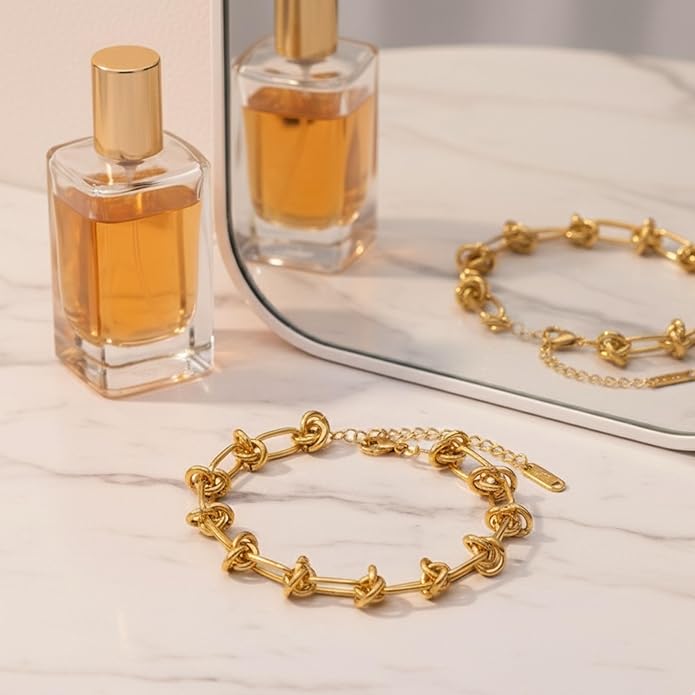 Solza Gold Chain Bracelet for Women – Adjustable Stainless Steel Heart Link Bracelet, Gold-Tone Non-Tarnish Fashion Jewelry