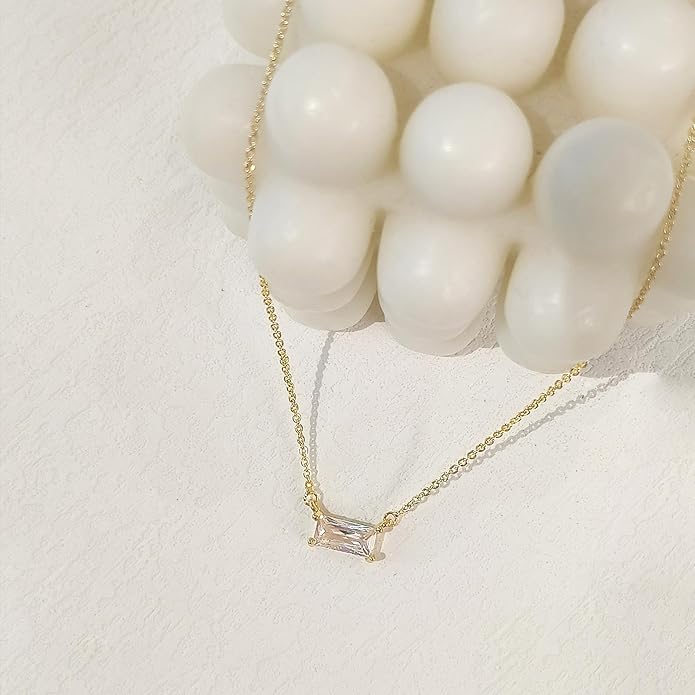 Diamond Pendant Necklace for Women, Dainty Gold Necklace 18k Gold Plated Paperclip Choker Necklaces Cute Open Oval Necklaces Simple Gold Necklace Jewelry Gifts for Women Trendy