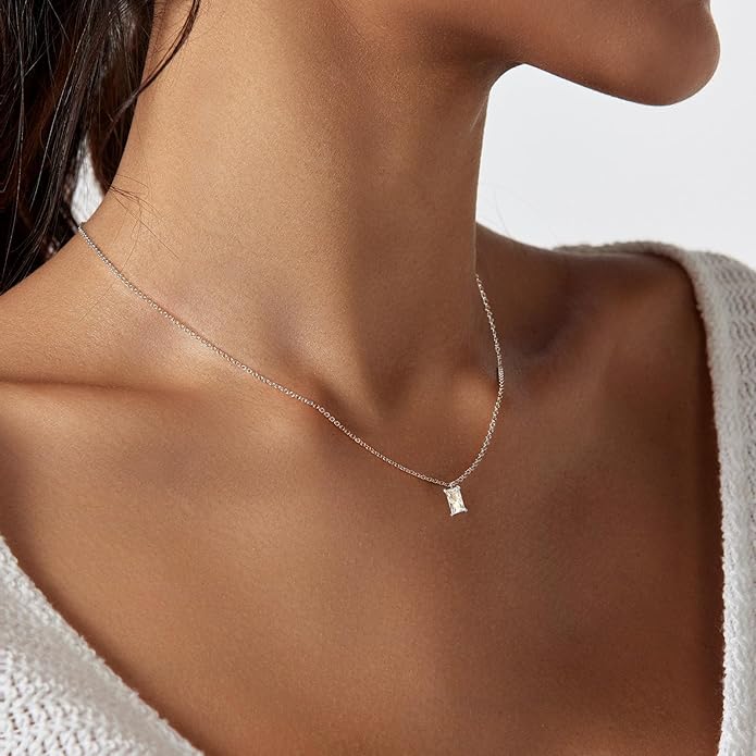 Diamond Pendant Necklace for Women, Dainty Gold Necklace 18k Gold Plated Paperclip Choker Necklaces Cute Open Oval Necklaces Simple Gold Necklace Jewelry Gifts for Women Trendy