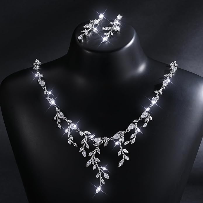 Silver Bridal Necklaces Set for Prom Wedding Jewelry Set Dangle Earrings for Bride Bridesmaid Teardrop Pendant Crystal Wedding Prom