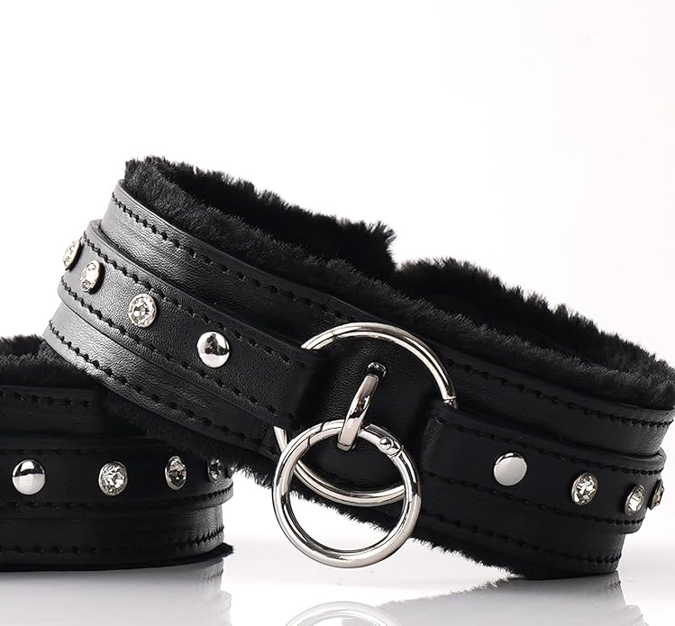 Choker Collar for Women, Gothic Punk Neckace Fashion Jewerly Adjustable Leather Collar with Alloy Buckle