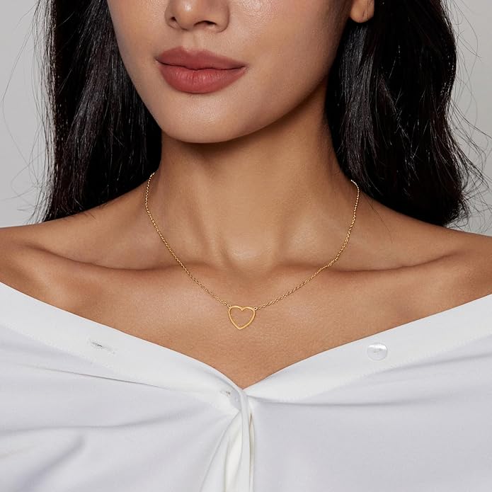 Cute Heart Necklace for Women Gold/Silver Plated Heart Pendant Choker Necklaces Tendy Love Heart Chain Necklace Dainty Gold/Silver Necklace Jewelry Gifts for Women