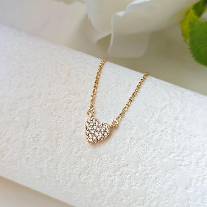 Zeffy Dainty Gold Heart Necklace for Women Trendy 14K Gold/Silver Plate Cute Heart Pendant Choker Necklaces Gold Love Heart Chain Necklace for Women Dainty Gold Jewelry Gifts for Women