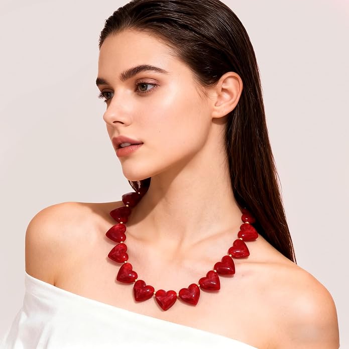 YUJIE Amber Acrylic Heart Choker Necklace for Women Vintage Punk Chunky Necklace Trendy Fashion Accessory