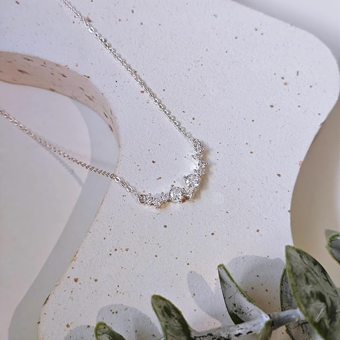 Diamond Pendant Necklace for Women, Dainty Gold Necklace 18k Gold Plated Paperclip Choker Necklaces Cute Open Oval Necklaces Simple Gold Necklace Jewelry Gifts for Women Trendy