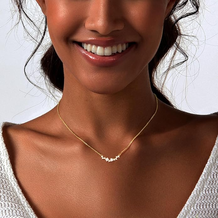 Diamond Pendant Necklace for Women, Dainty Gold Necklace 18k Gold Plated Paperclip Choker Necklaces Cute Open Oval Necklaces Simple Gold Necklace Jewelry Gifts for Women Trendy