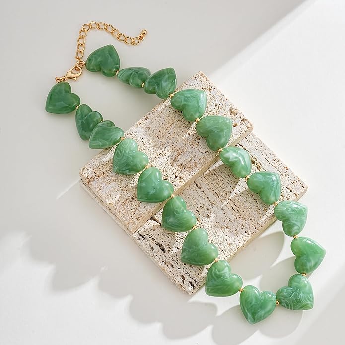 YUJIE Amber Acrylic Heart Choker Necklace for Women Vintage Punk Chunky Necklace Trendy Fashion Accessory