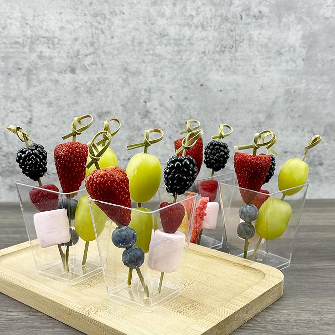 CAMKYDE 20 Sets Plastic Charcuterie Cups with Sticks, Clear Appetizer Cups Fruit Cups 5 oz for Party (20 Cups+50 Sticks)