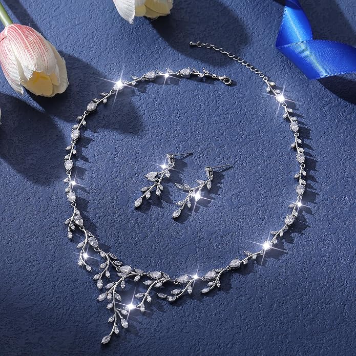 Silver Bridal Necklaces Set for Prom Wedding Jewelry Set Dangle Earrings for Bride Bridesmaid Teardrop Pendant Crystal Wedding Prom