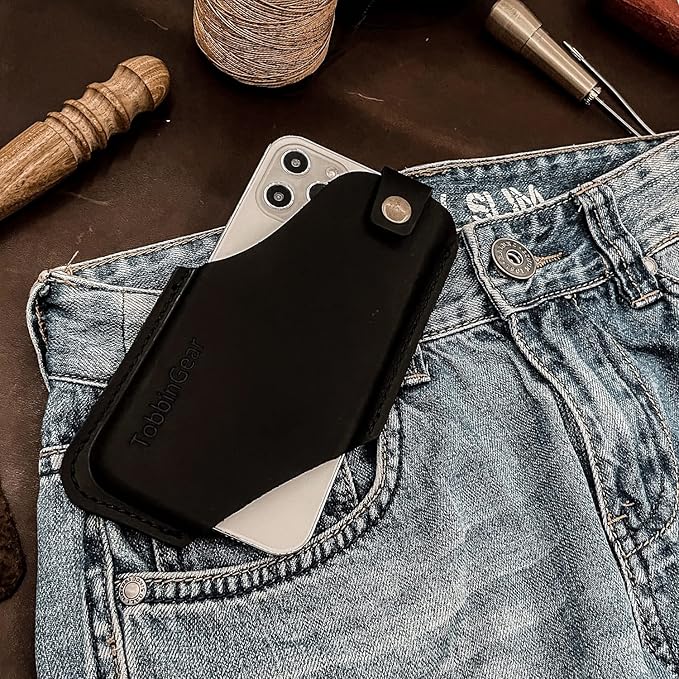 TobbinGear Leather Cell Phone Holster with Belt Clip, Universal Phone Holster for Men Belt Holder, Leather Case for iPhone, Samsung Galaxy Phones, Right Hand, Medium, Black